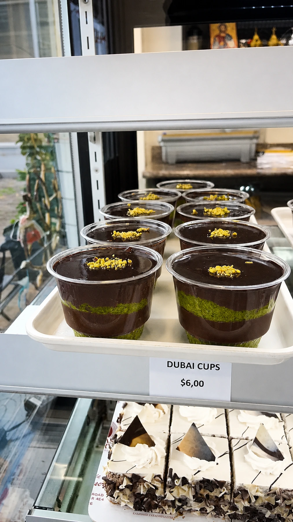 Chocolate and pistachio dessert cups